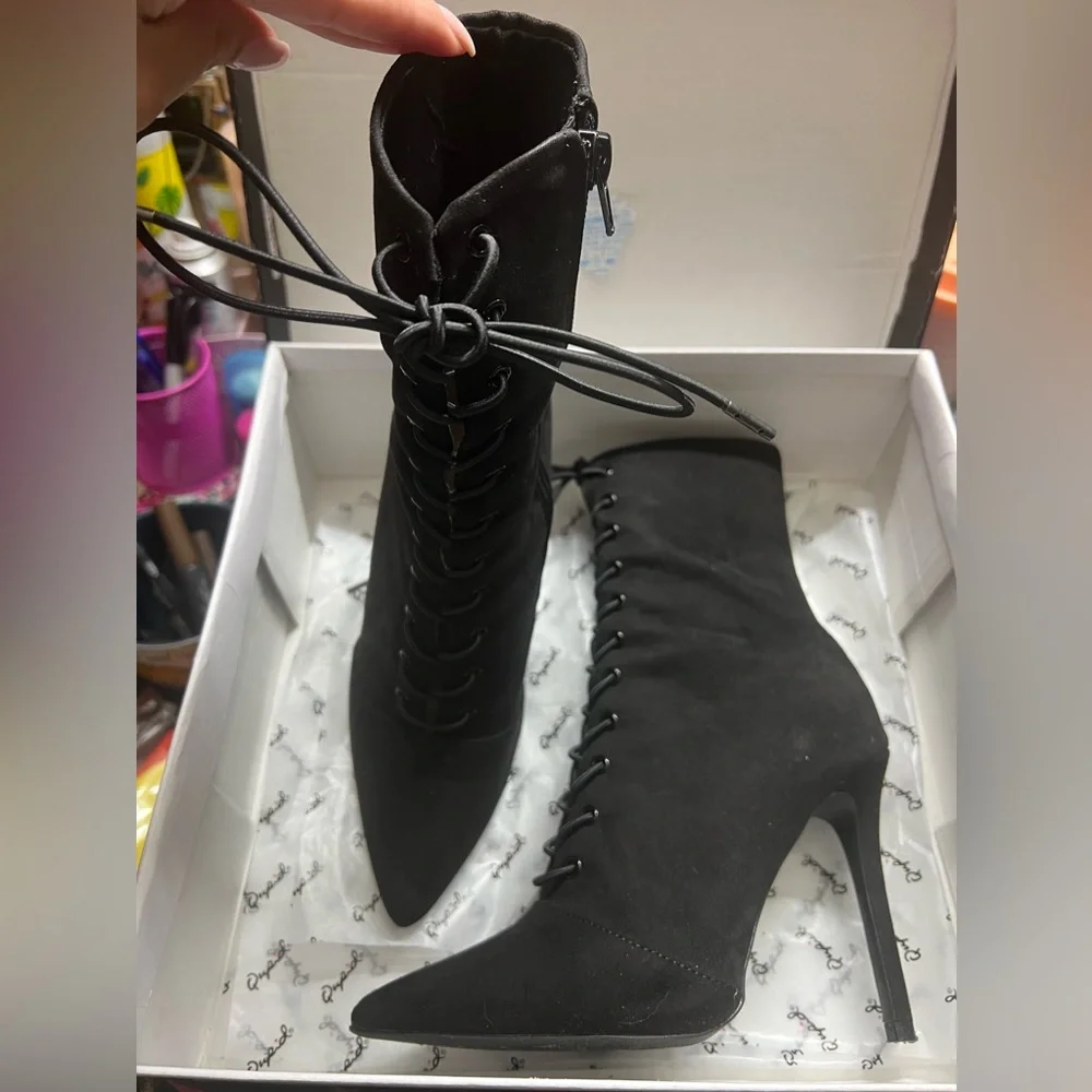 Booties 5.5 - Picture 2 of 2